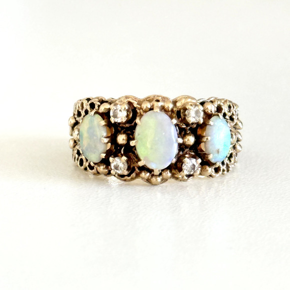 Vintage 14K Yellow Gold Three Stone Opal & Diamonds Filigree Band Ring Size 7.25 - Picture 2 of 16
